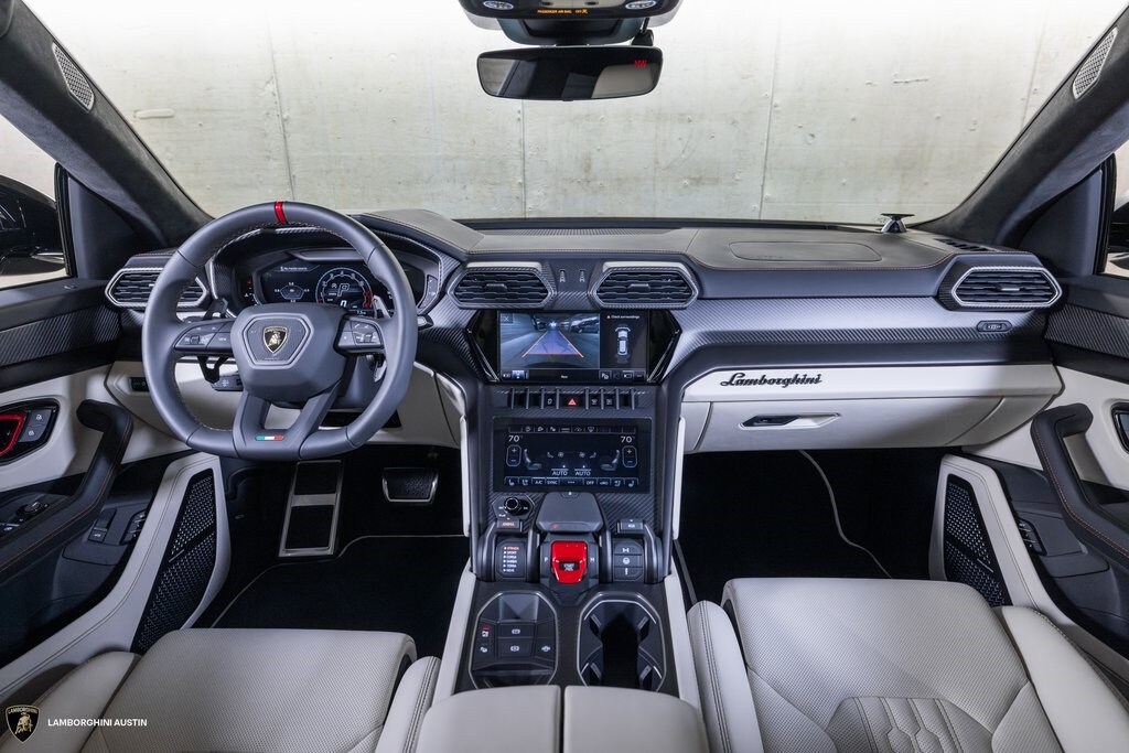 2024 Lamborghini Urus S photo 2