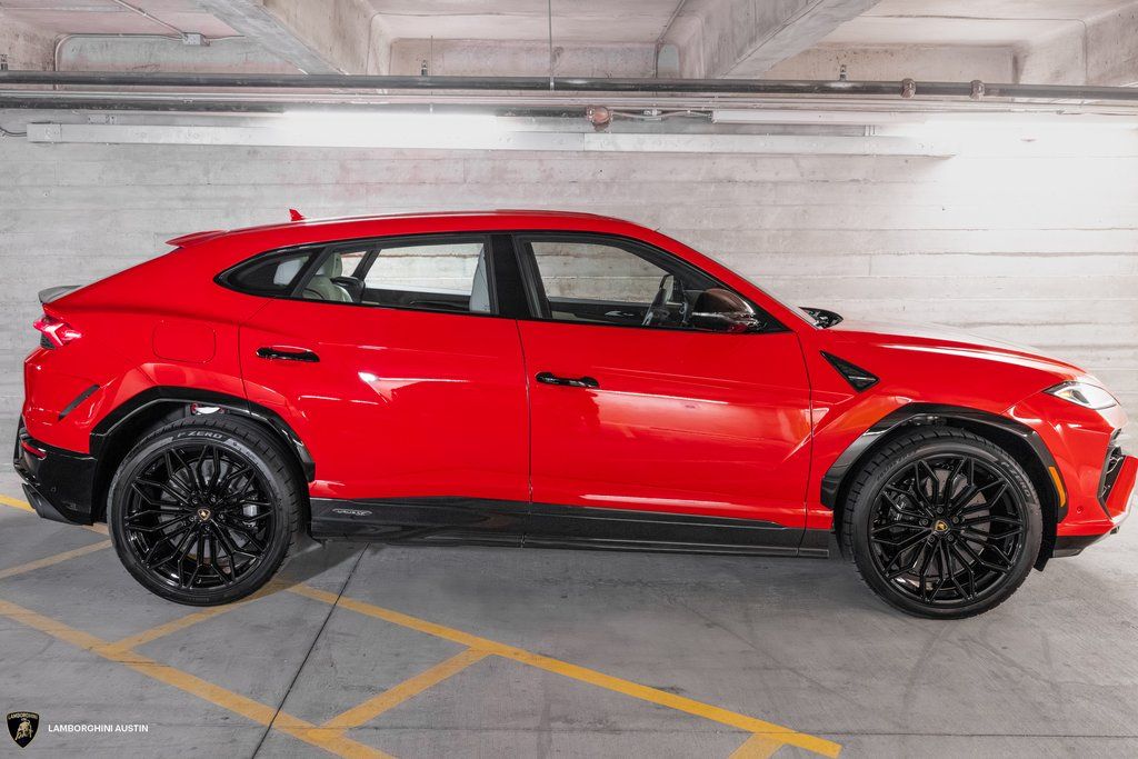 2025 Lamborghini Urus SE - Photo 17