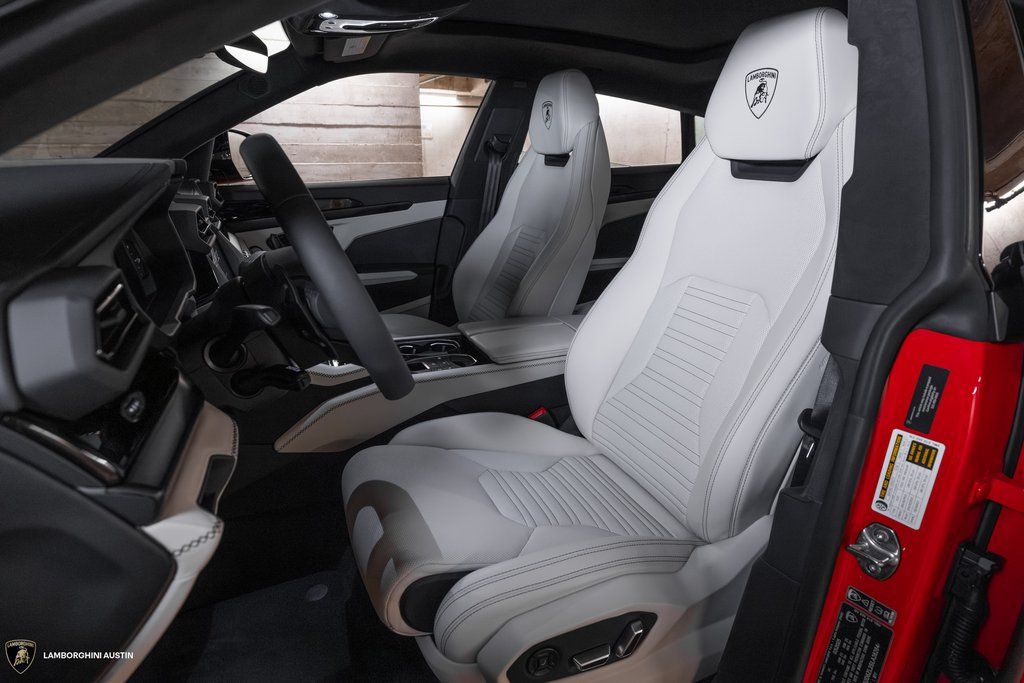 2025 Lamborghini Urus SE - Photo 31