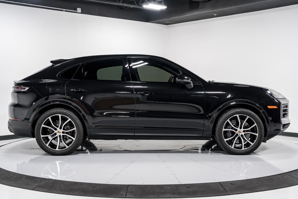 2024 Porsche Cayenne Coupe photo 2