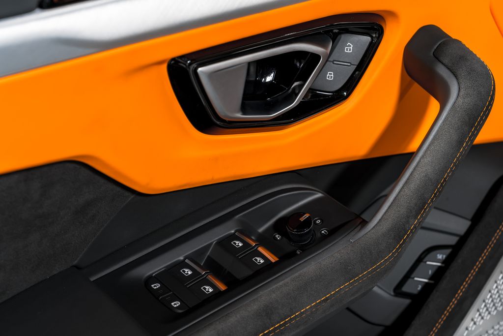 2023 Lamborghini Urus S - Photo 10