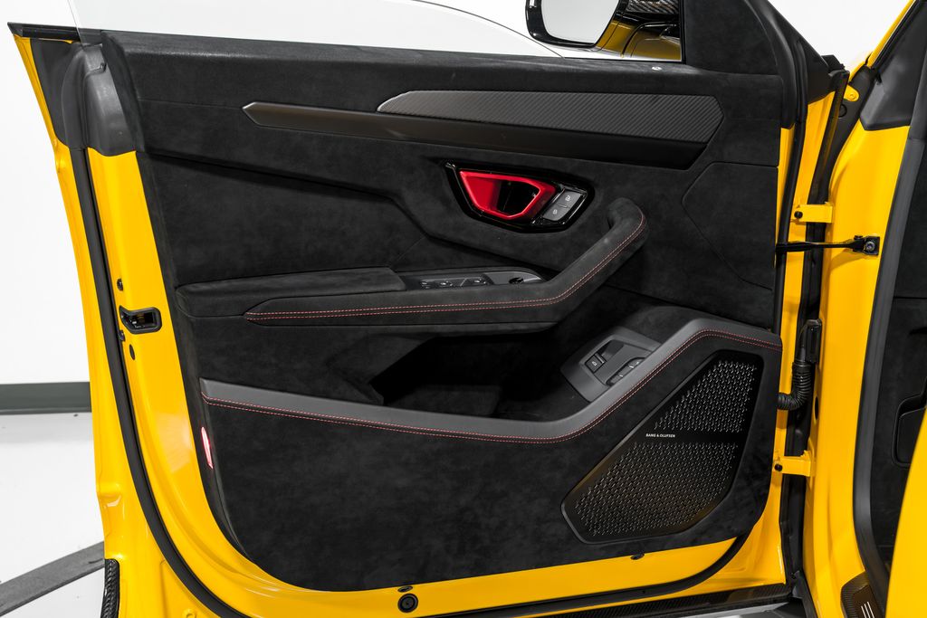 2023 Lamborghini Urus Performante - Photo 9