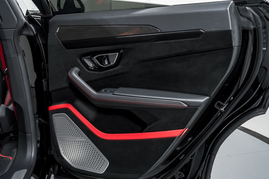 2023 Lamborghini Urus Performante - Photo 37