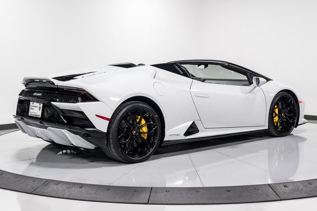 2023 Lamborghini Huracan Evo Spyder photo 3