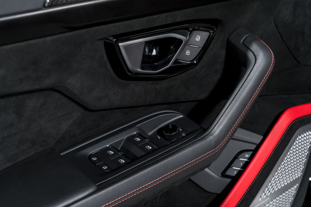 2023 Lamborghini Urus Performante - Photo 10