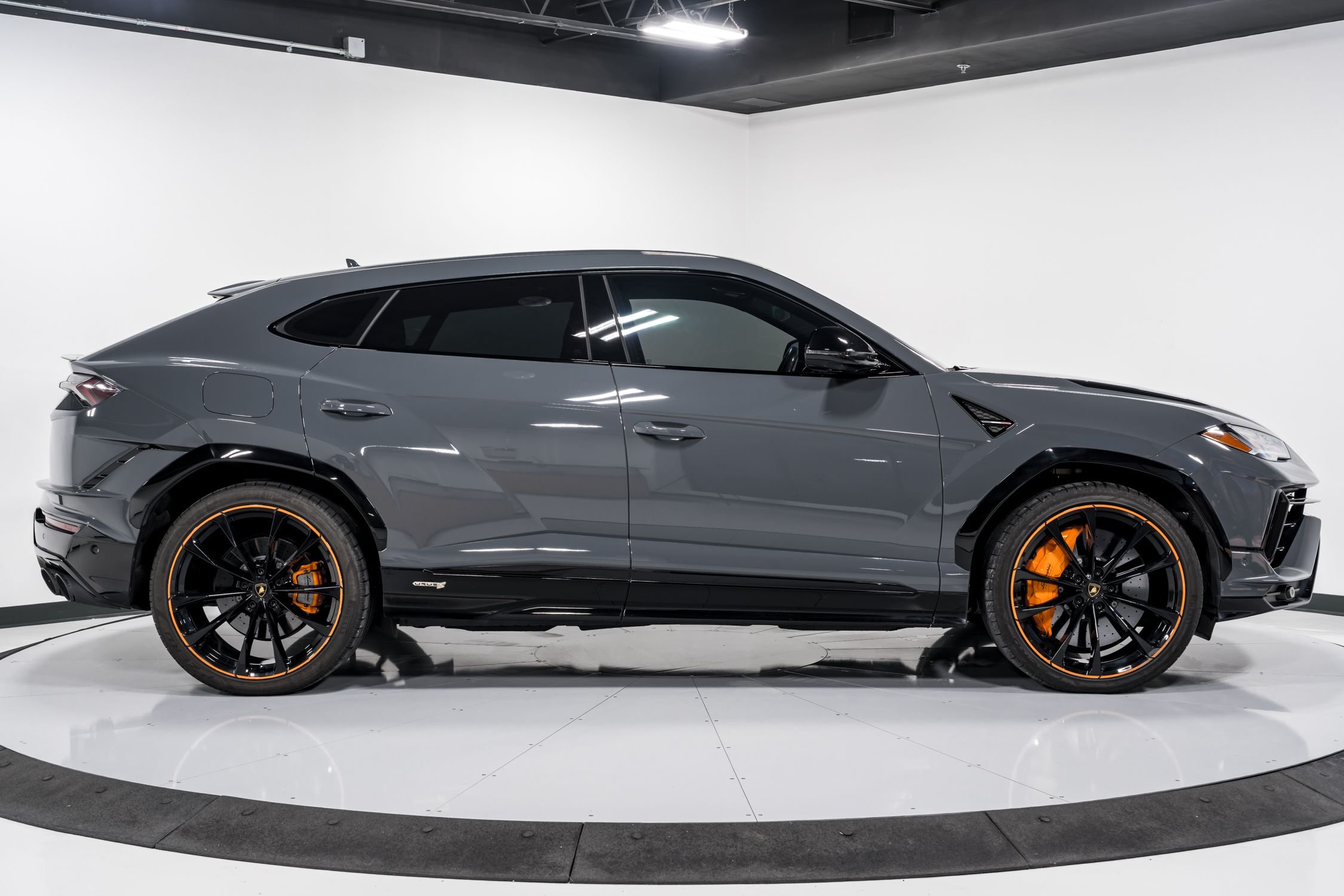 2024 Lamborghini Urus S photo 2