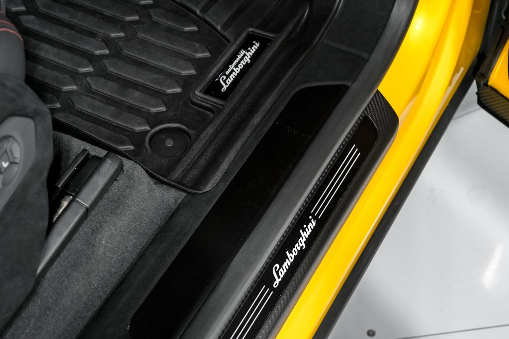 2023 Lamborghini Urus Performante - Photo 44
