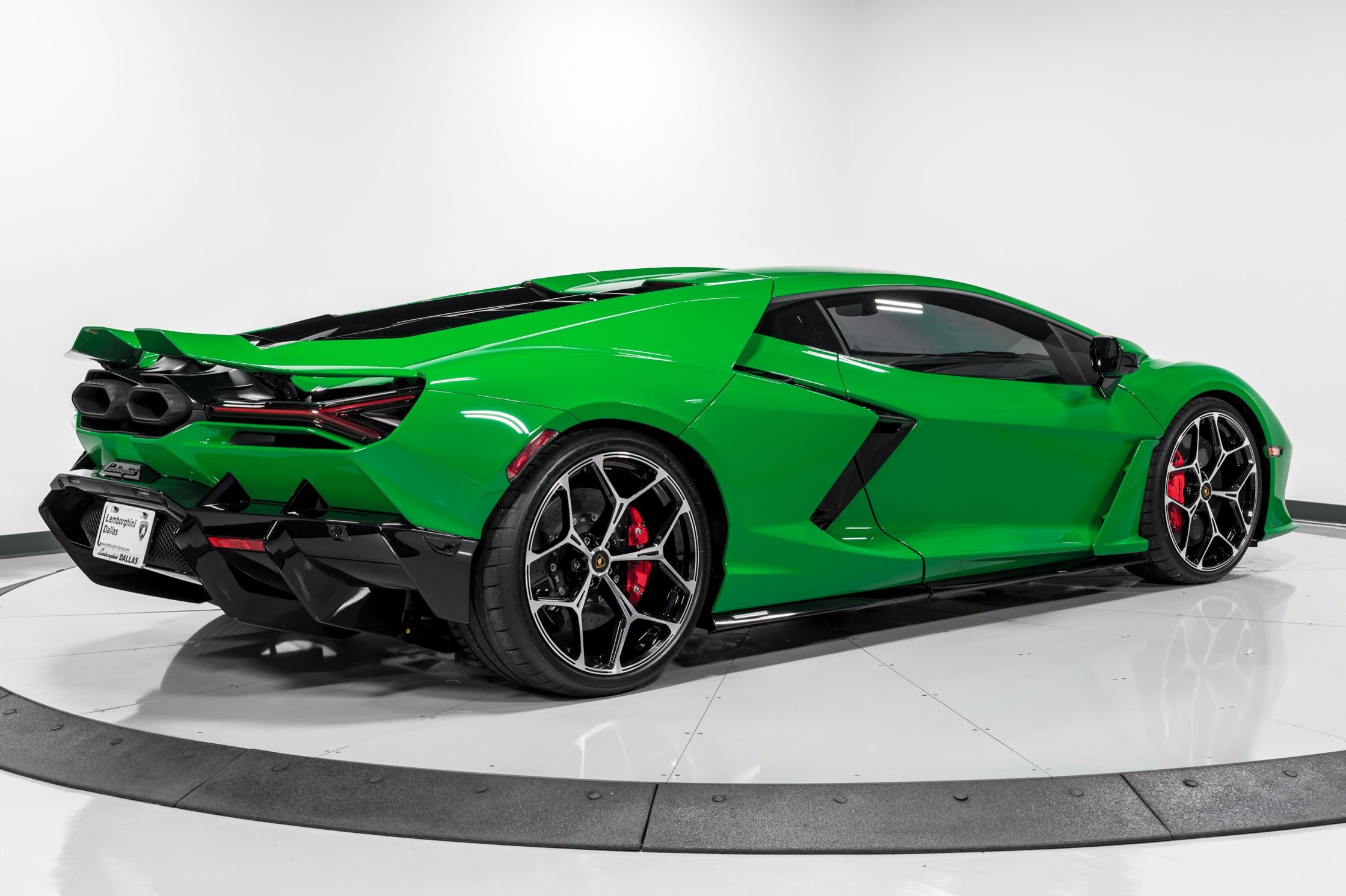2024 Lamborghini Revuelto photo 3