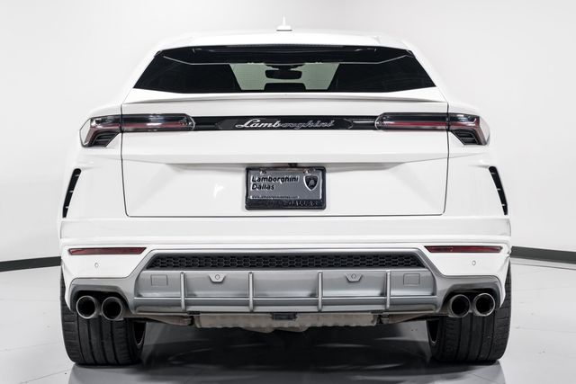 2022 Lamborghini Urus photo 4