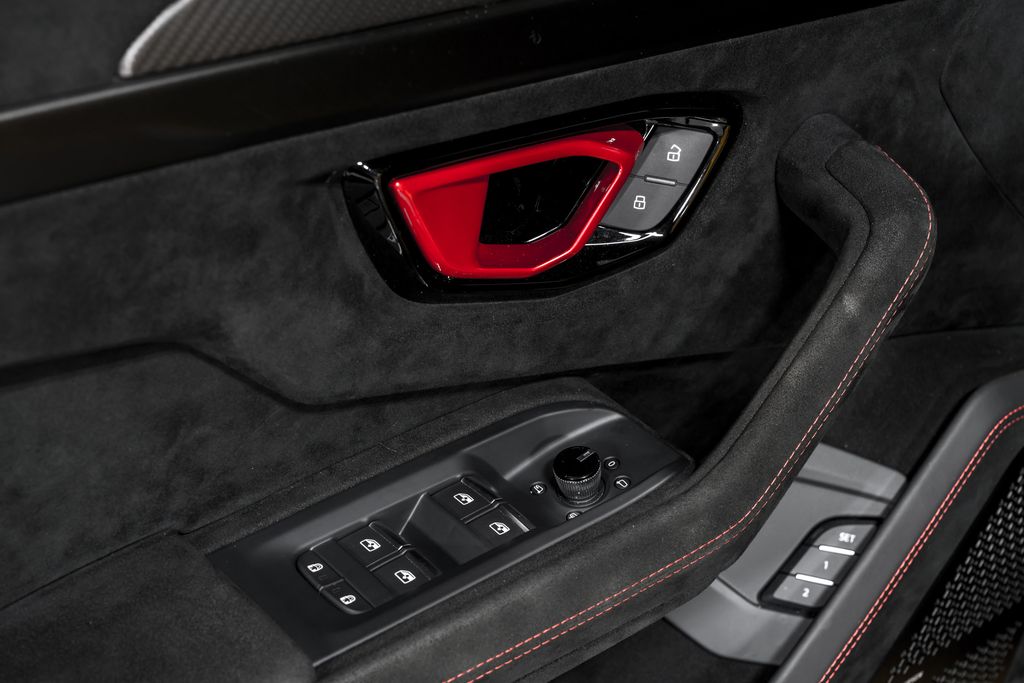 2023 Lamborghini Urus Performante - Photo 10
