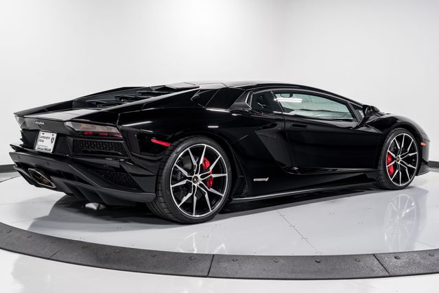 2017 Lamborghini Aventador S LP 740-4 photo 3