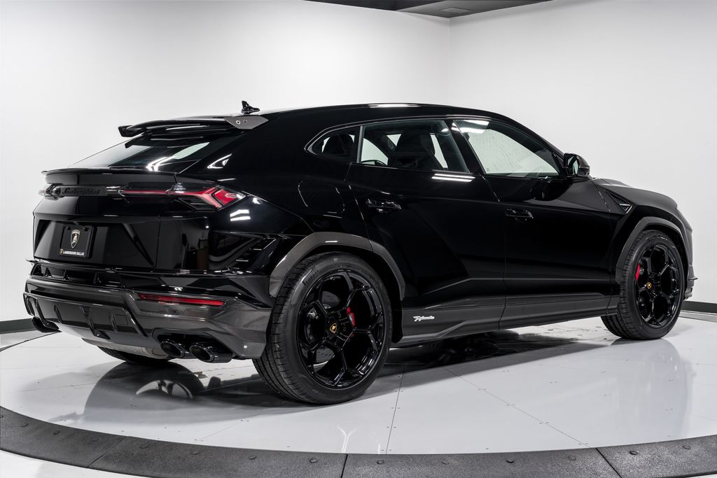 2023 Lamborghini Urus Performante photo 3