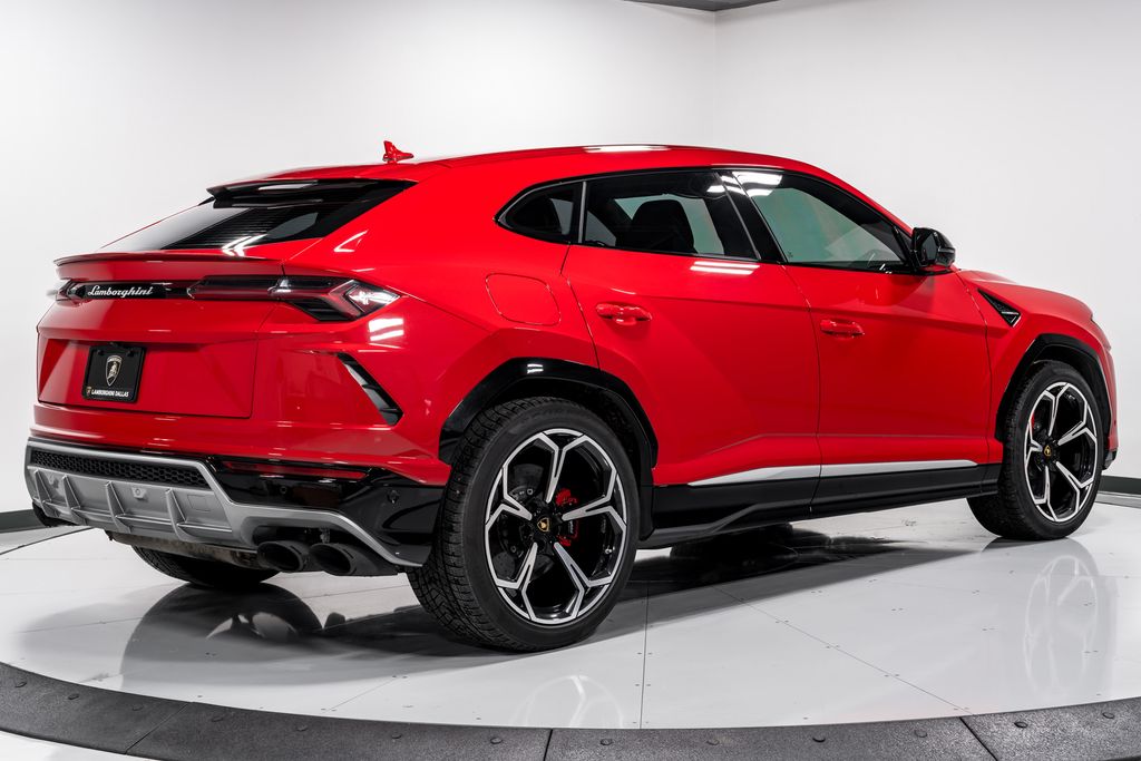 2019 Lamborghini Urus photo 3