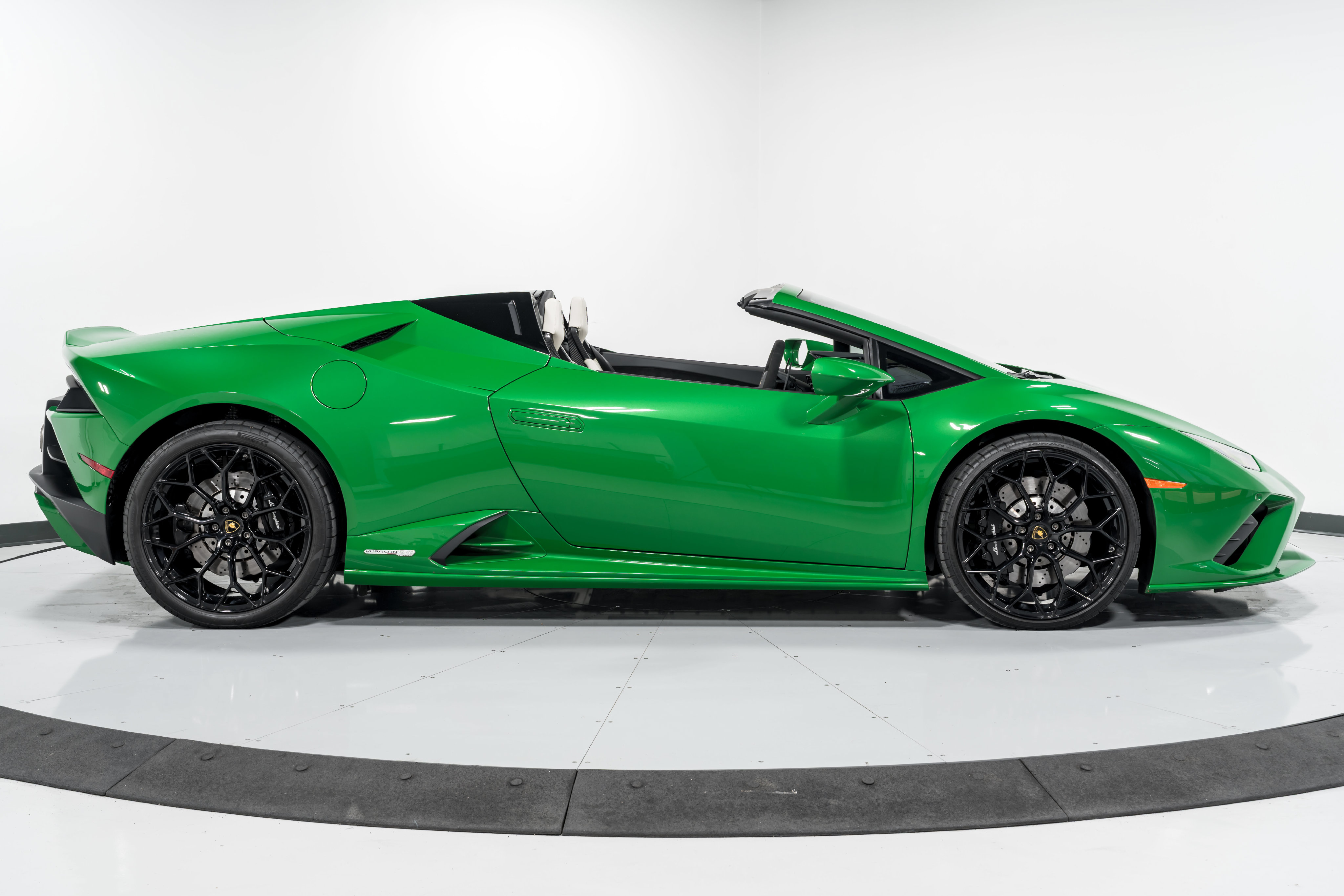 Used 2022 Lamborghini Huracan EVO Spyder RWD Convertible