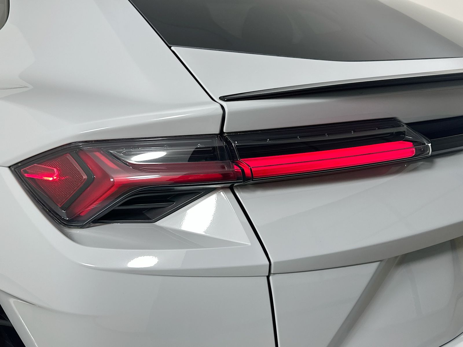 2024 Lamborghini Urus S - Photo 13