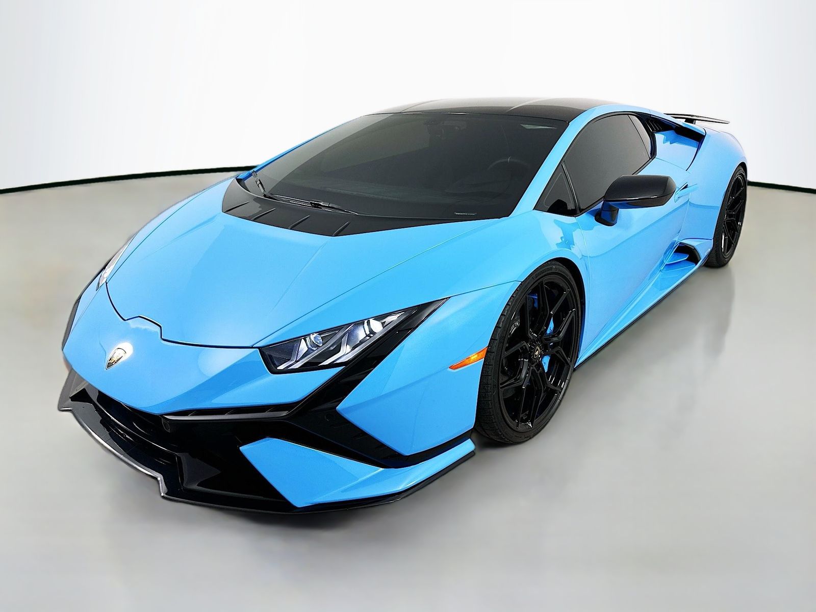 2023 Lamborghini Huracan Tecnica's photo