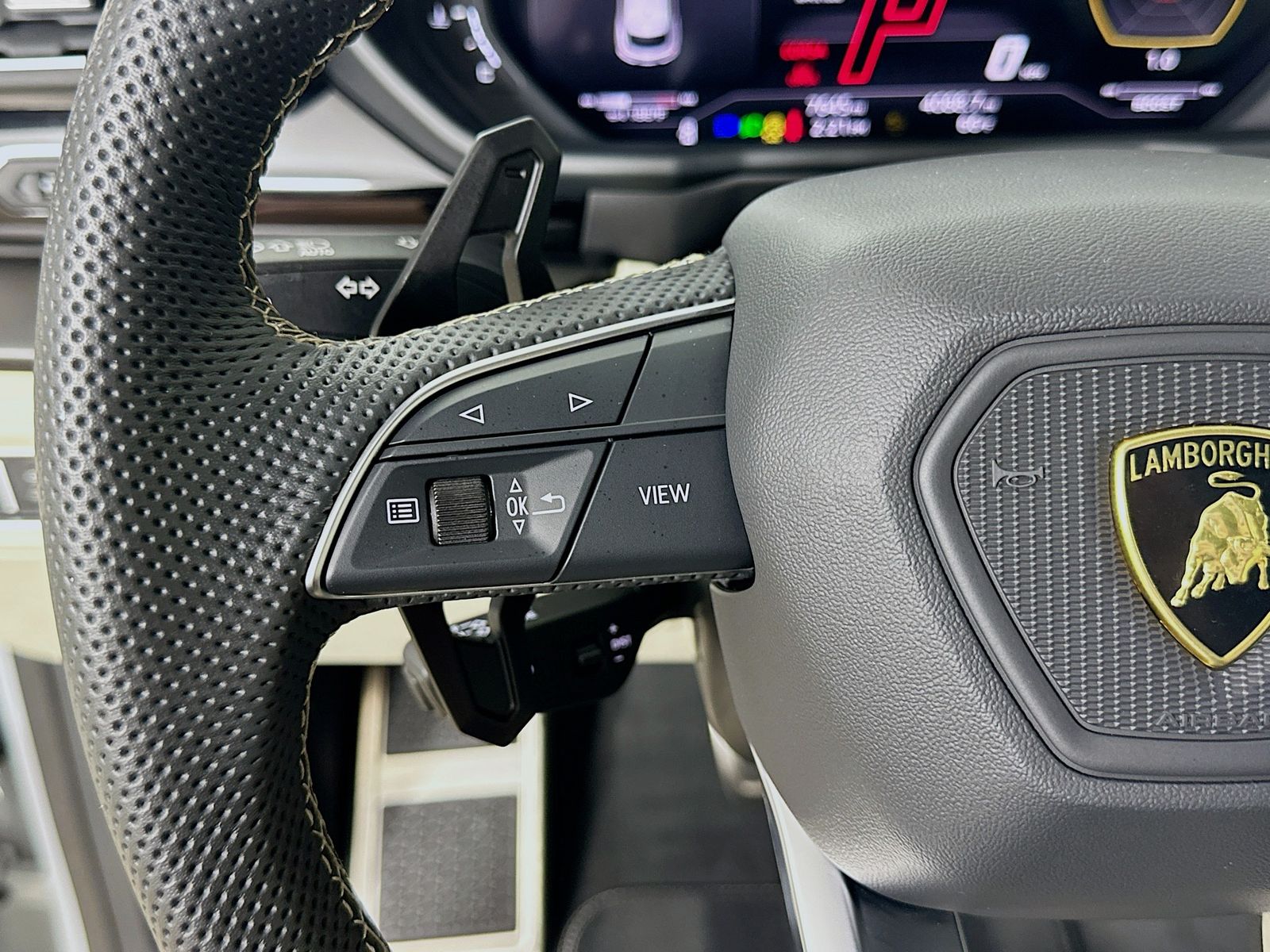 2024 Lamborghini Urus S - Photo 19
