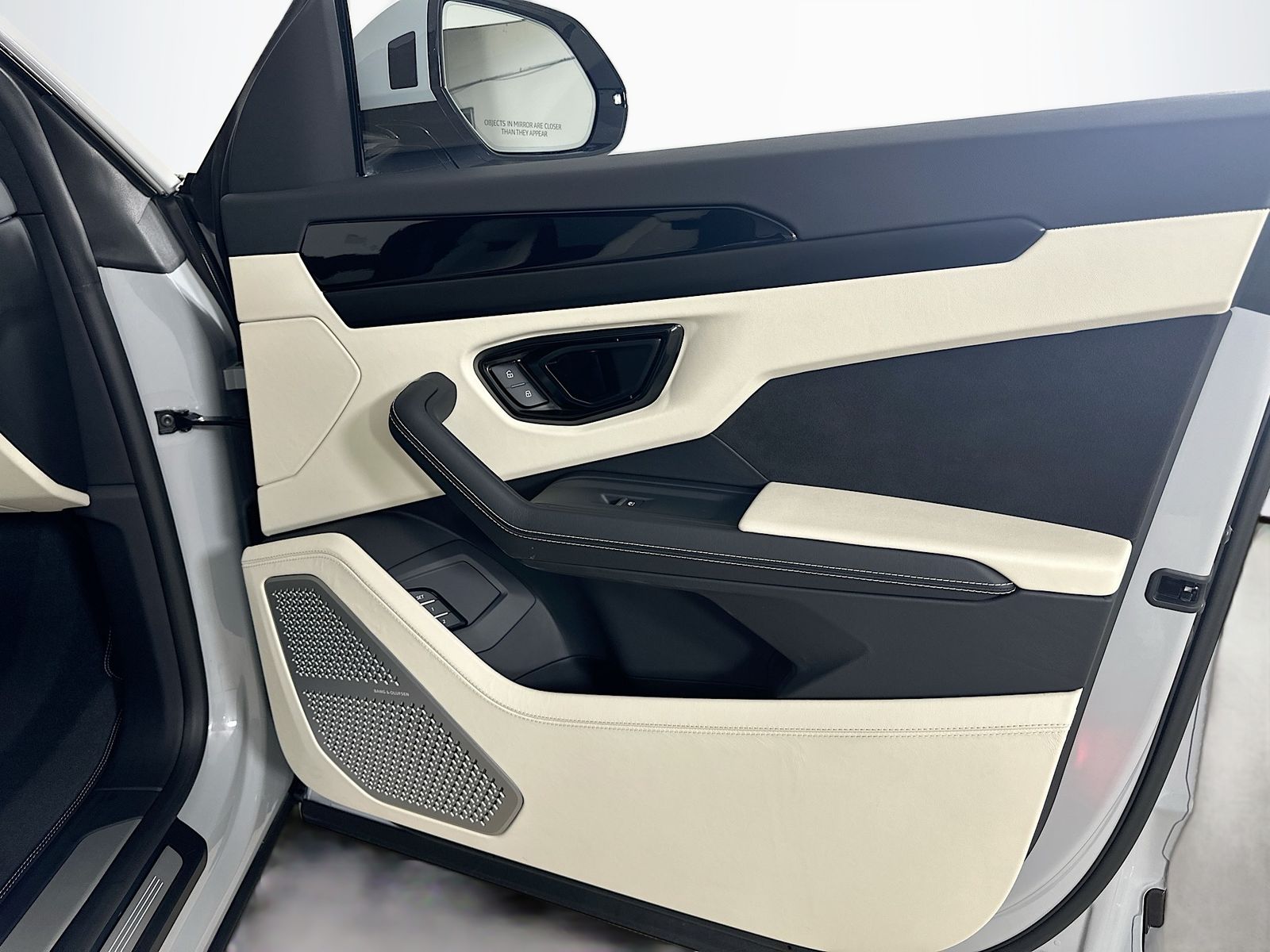 2024 Lamborghini Urus S - Photo 47