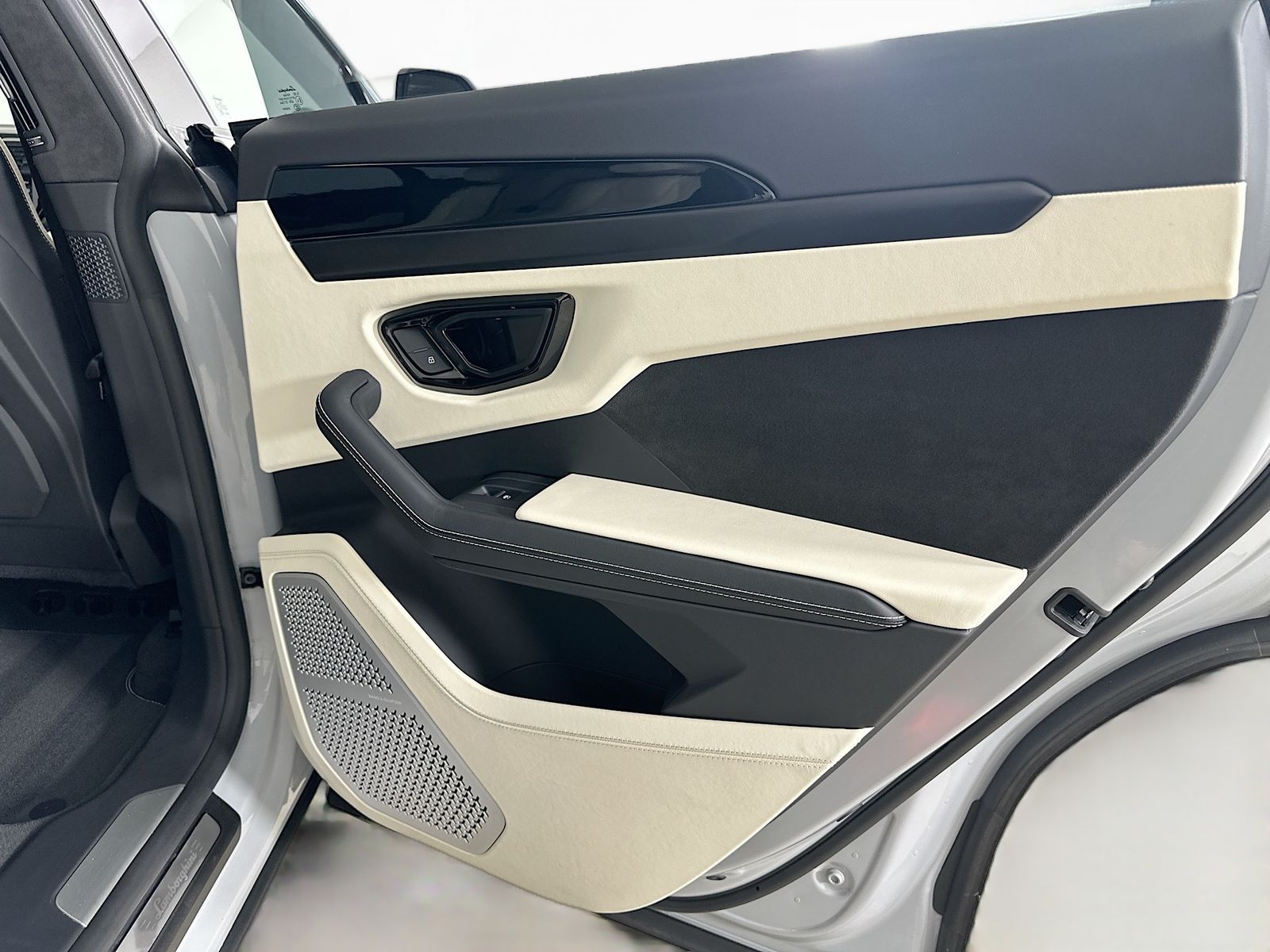 2024 Lamborghini Urus S - Photo 45
