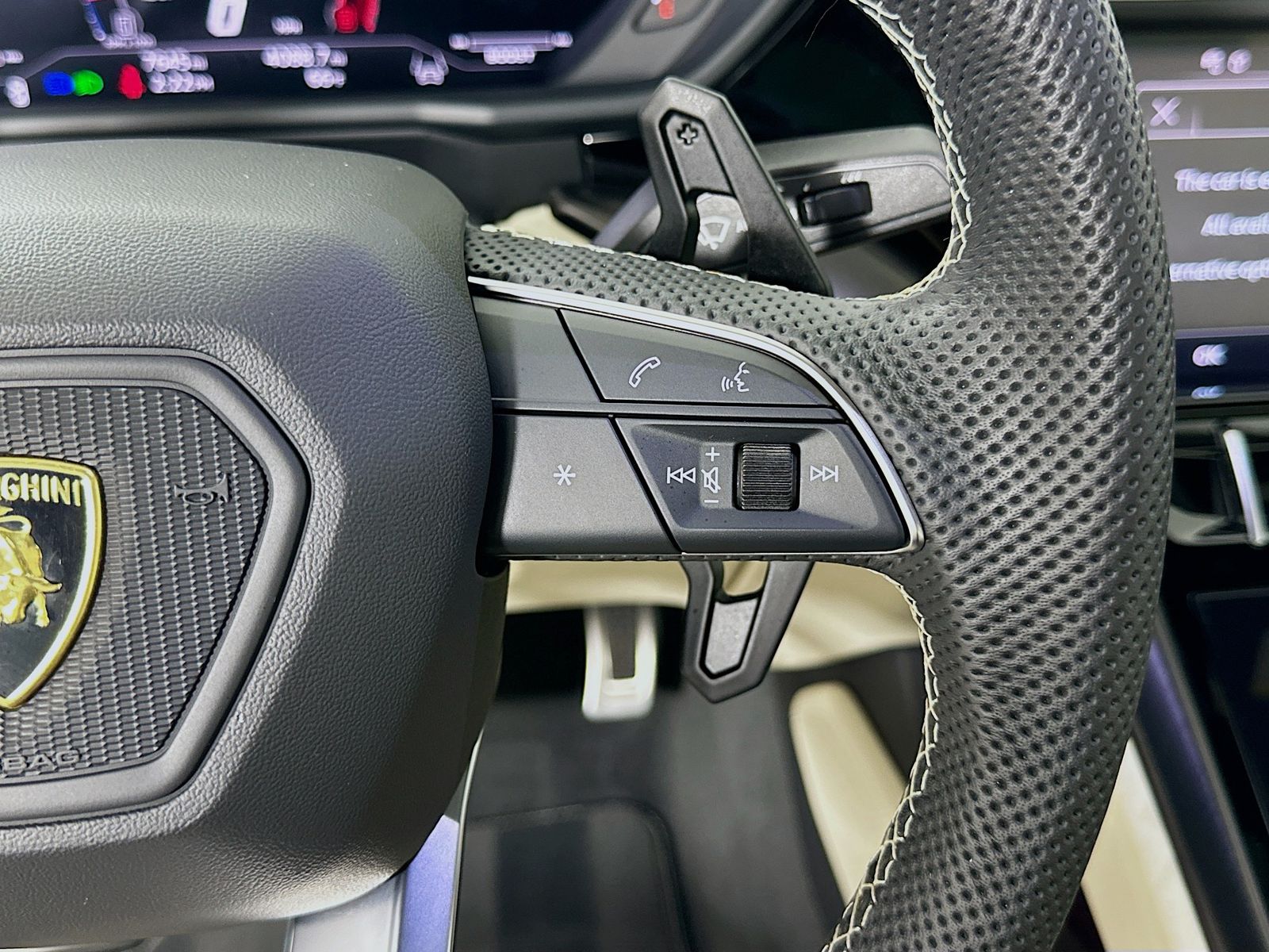 2024 Lamborghini Urus S - Photo 20