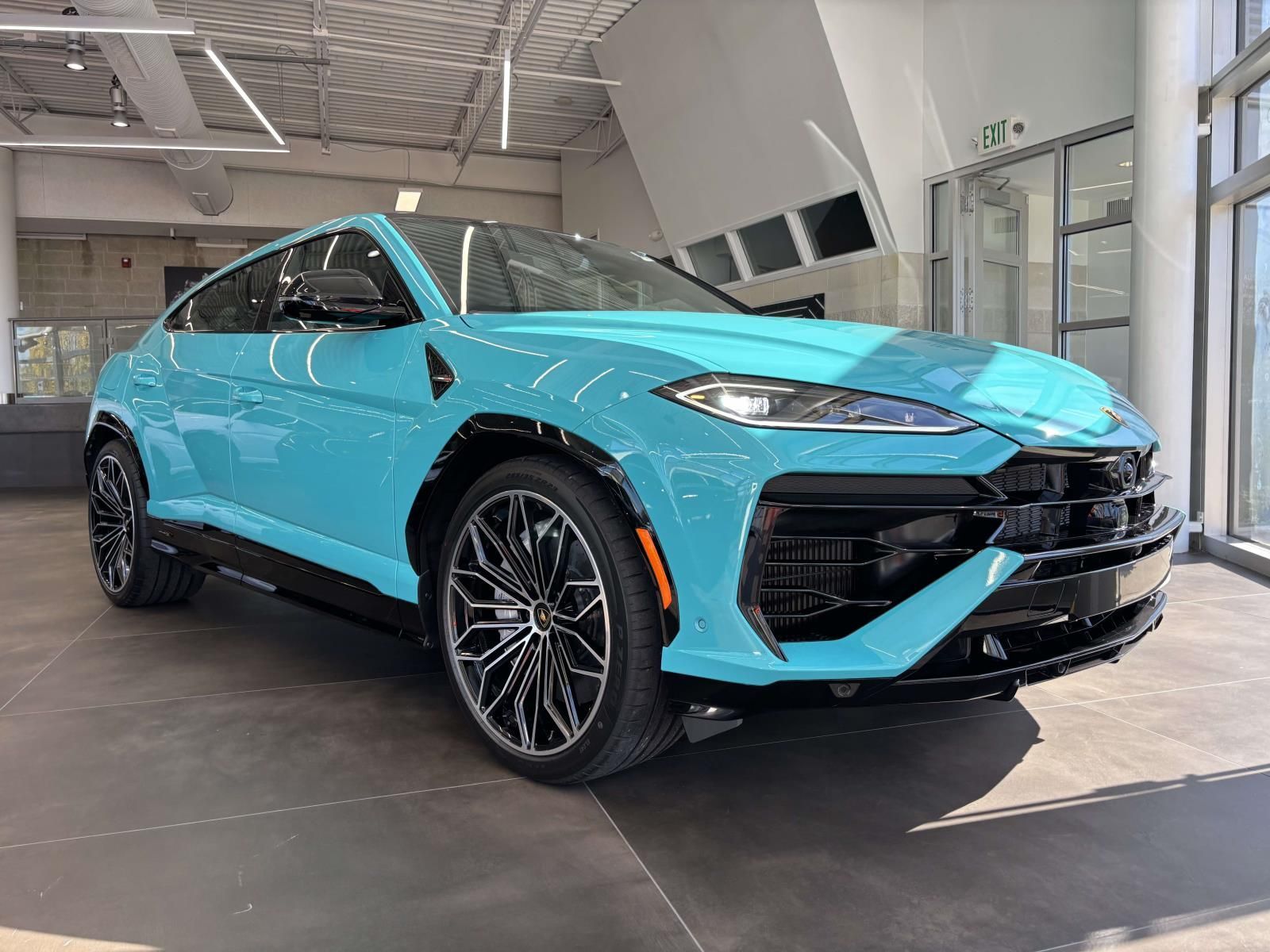 2025 Lamborghini Urus 4.0 V8 PHEV SE's photo