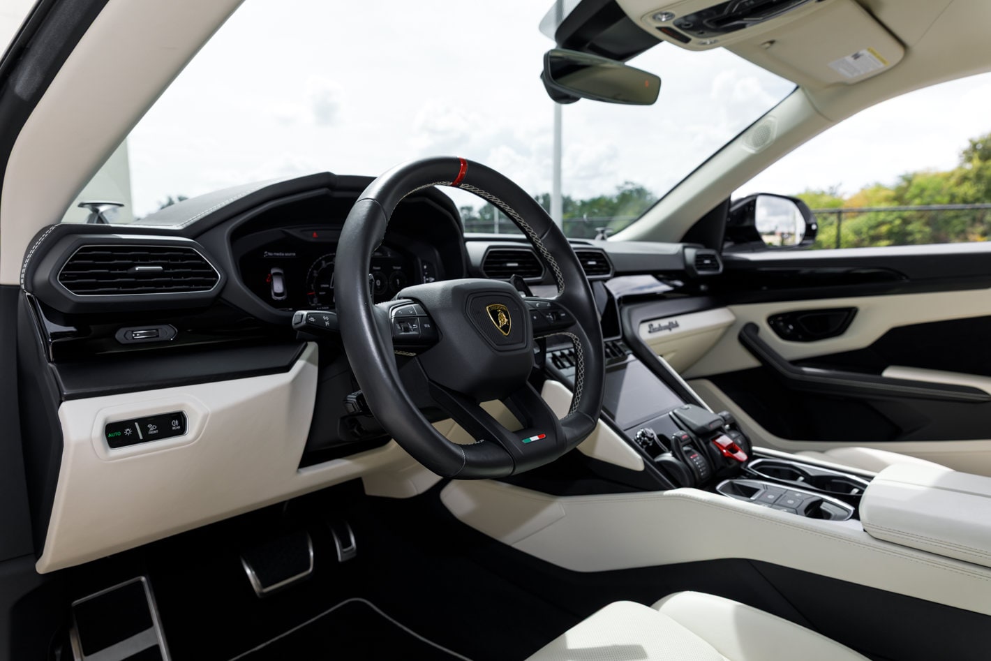 2024 Lamborghini Urus S - Photo 34