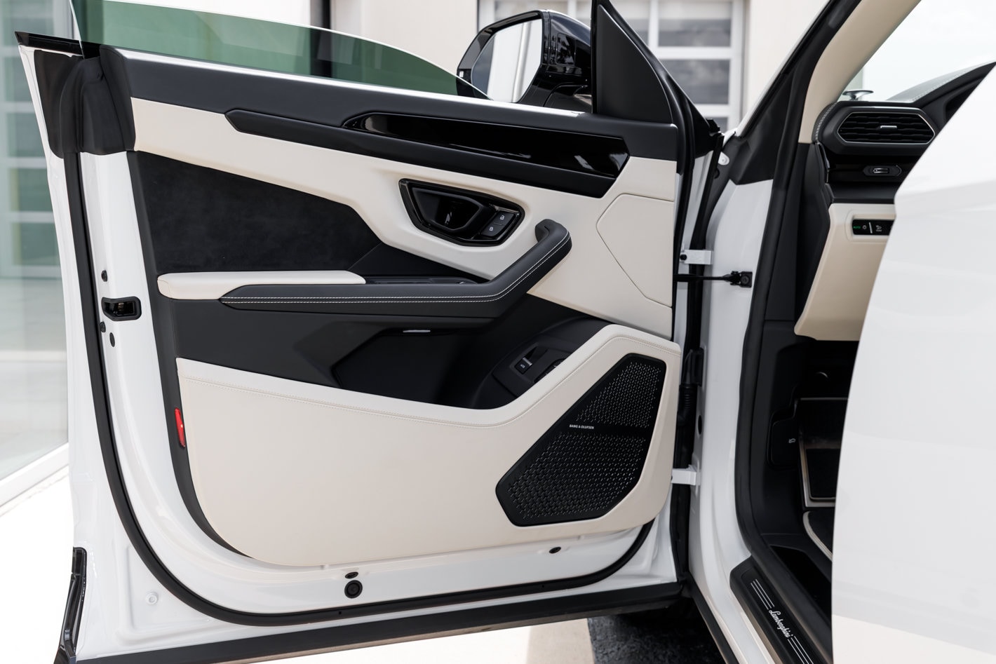 2024 Lamborghini Urus S - Photo 25