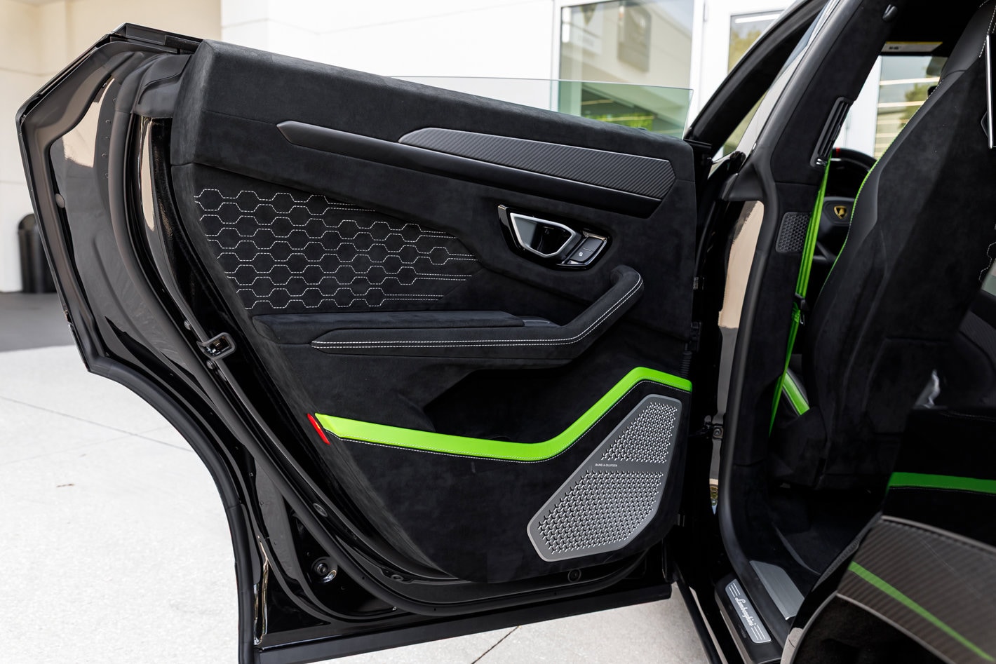 2024 Lamborghini Urus Performante - Photo 36