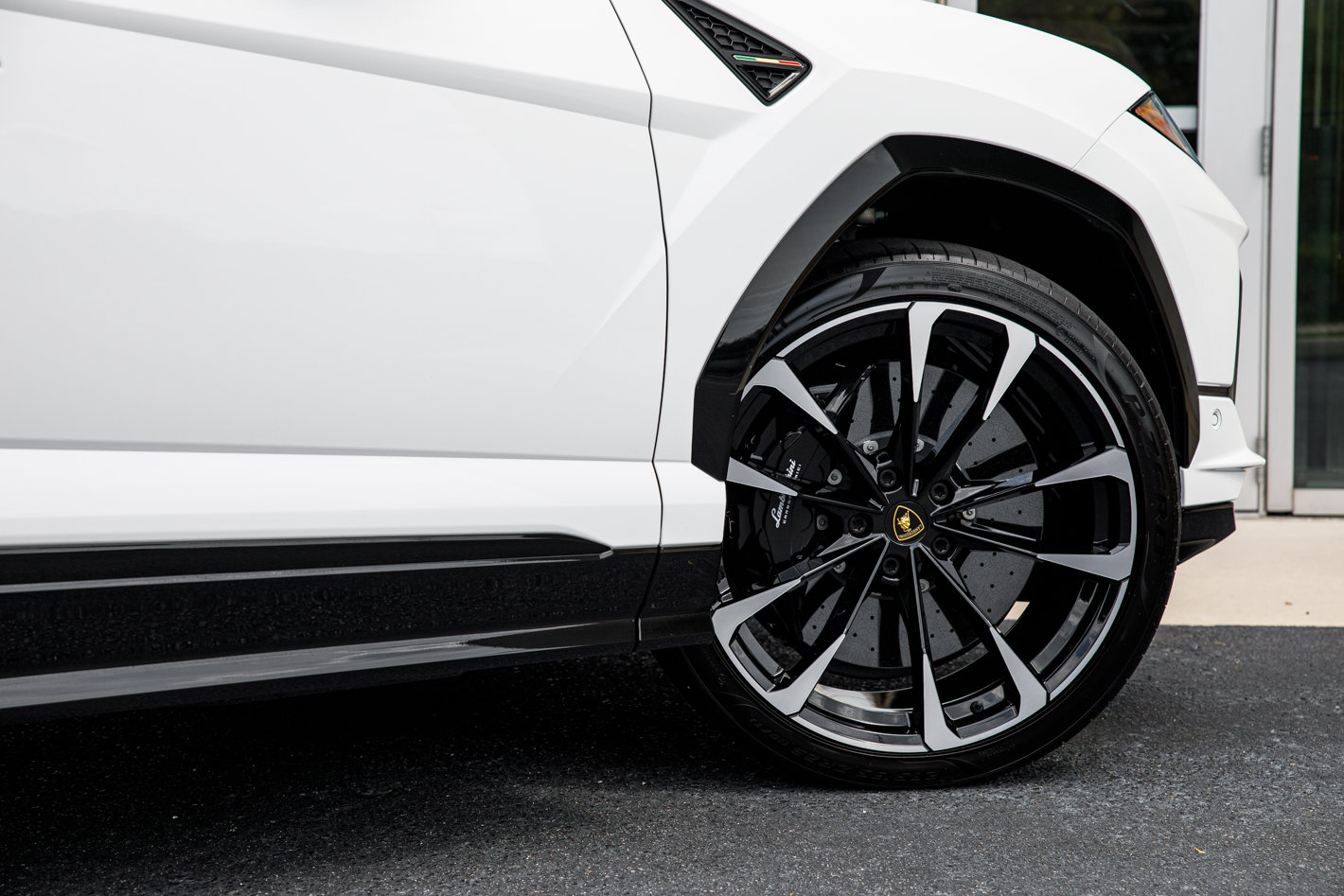 2024 Lamborghini Urus S - Photo 18