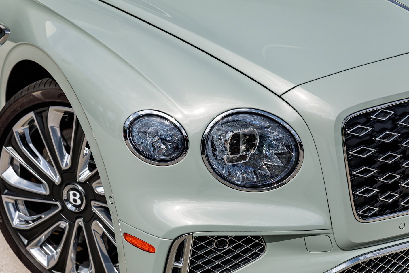 2025 Bentley Flying Spur Speed photo 2