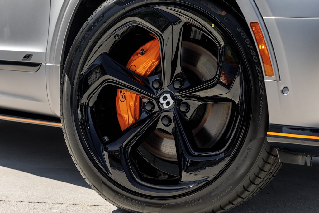 New 2025 Bentley Bentayga V8 SUV