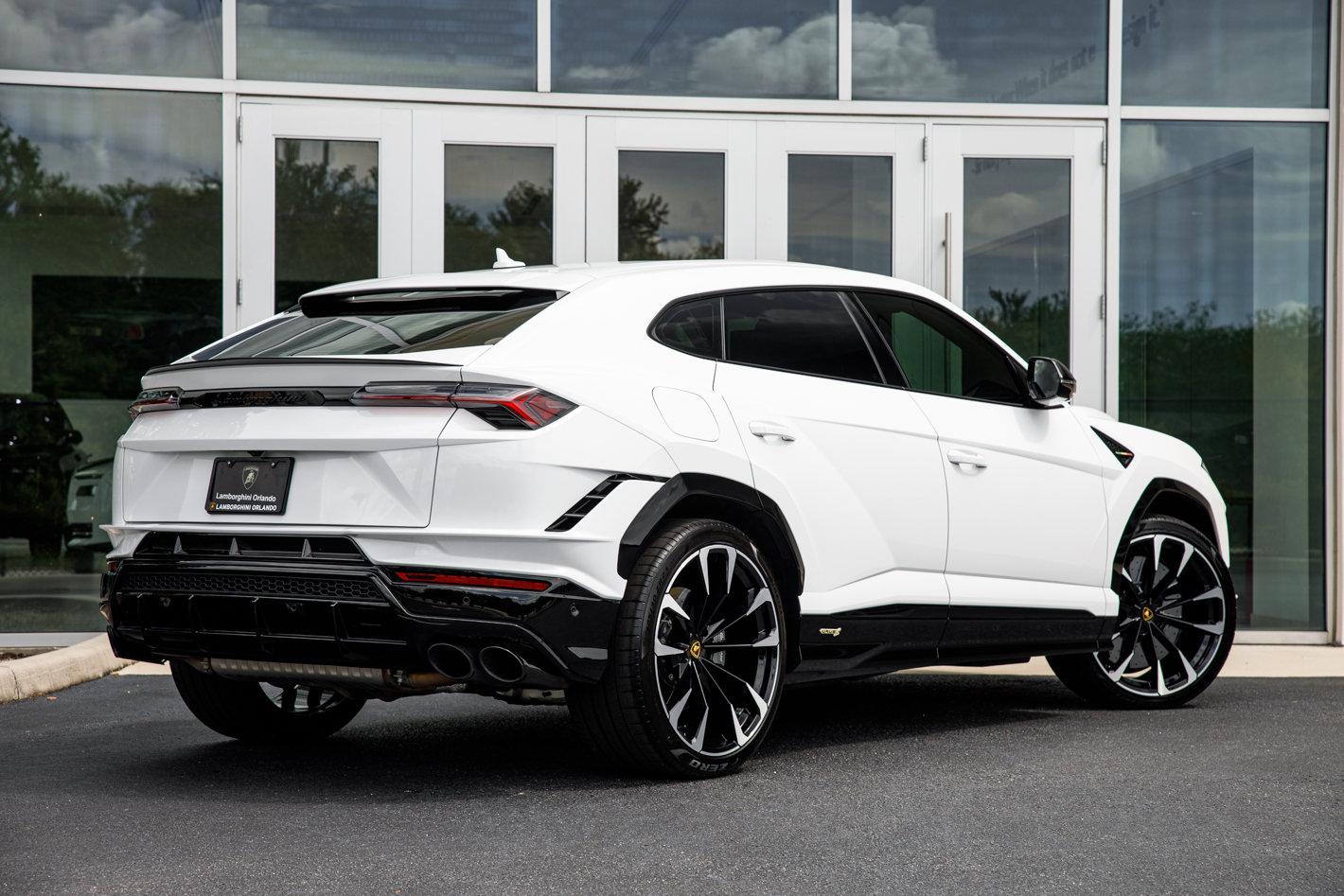 2024 Lamborghini Urus S - Photo 17