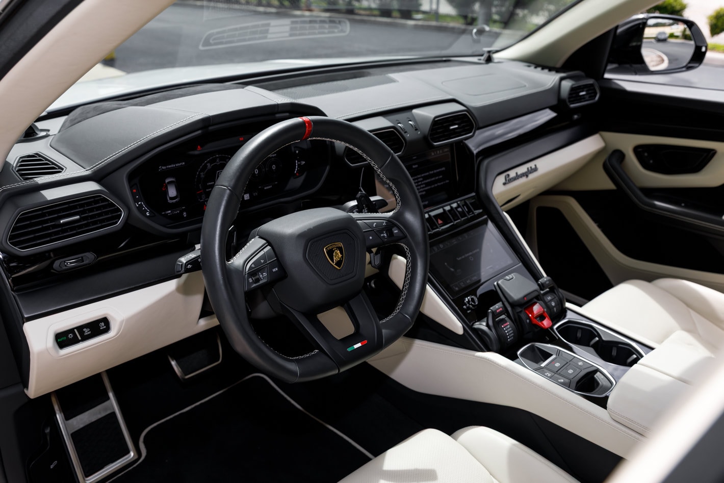 2024 Lamborghini Urus S - Photo 28