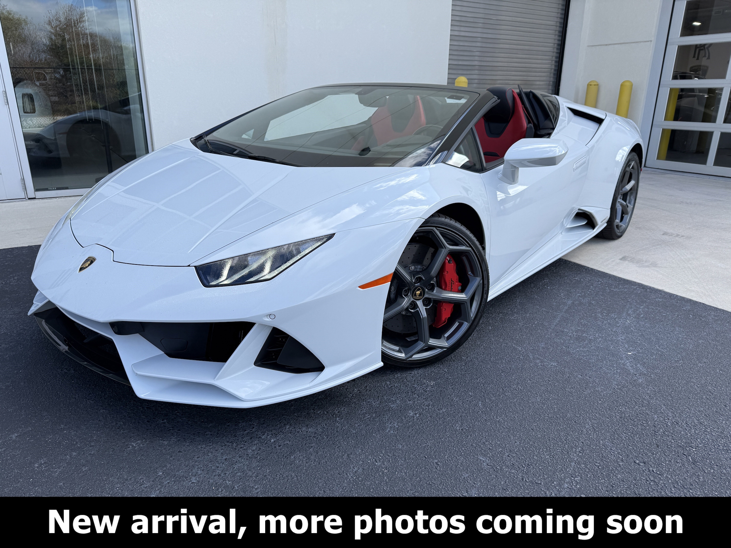 2024 Lamborghini Huracan EVO Convertible's photo