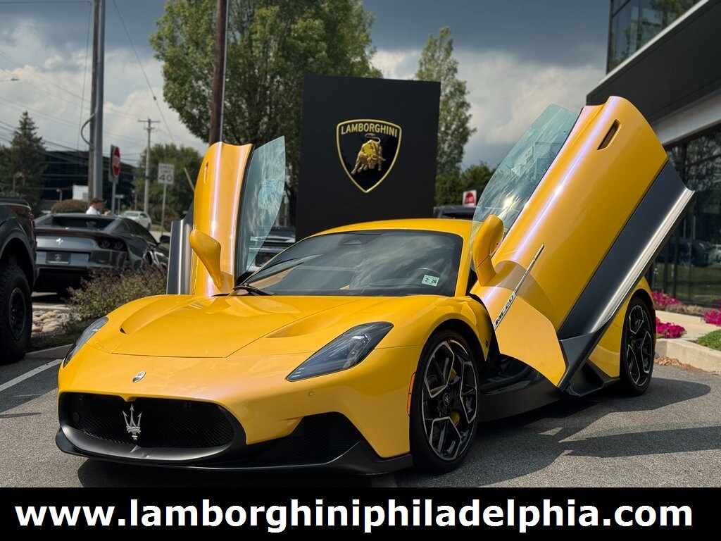 2023 Maserati MC20 Base Coupe photo 2