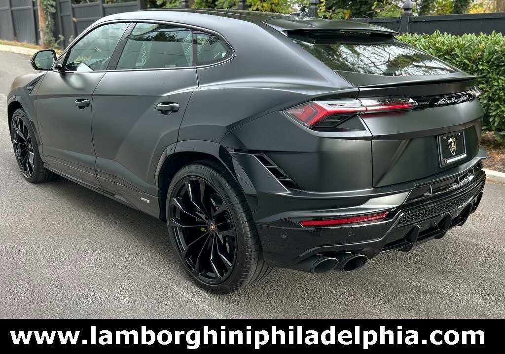 2024 Lamborghini Urus S photo 3