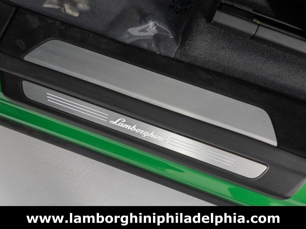 2024 Lamborghini Urus Performante - Photo 17