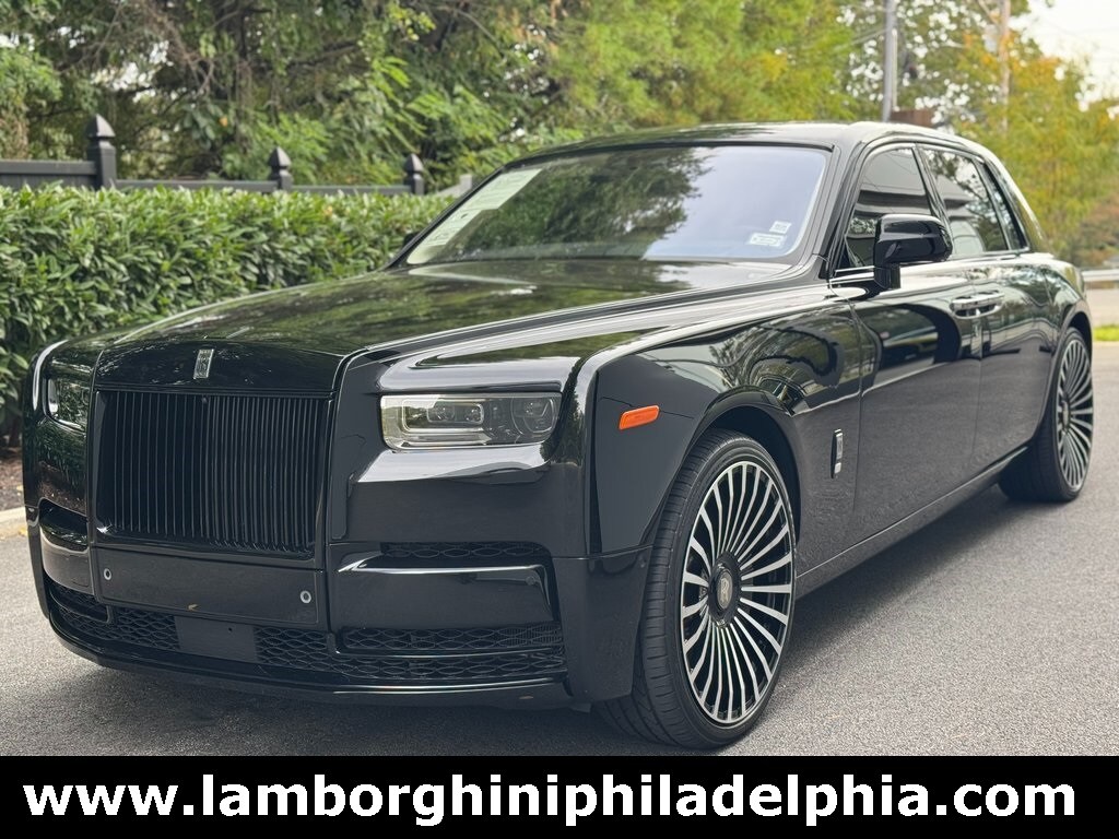 2023 Rolls Royce Phantom photo 3