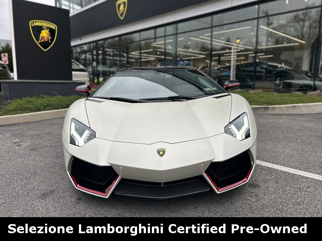 2015 Lamborghini Aventador Coupe photo 2