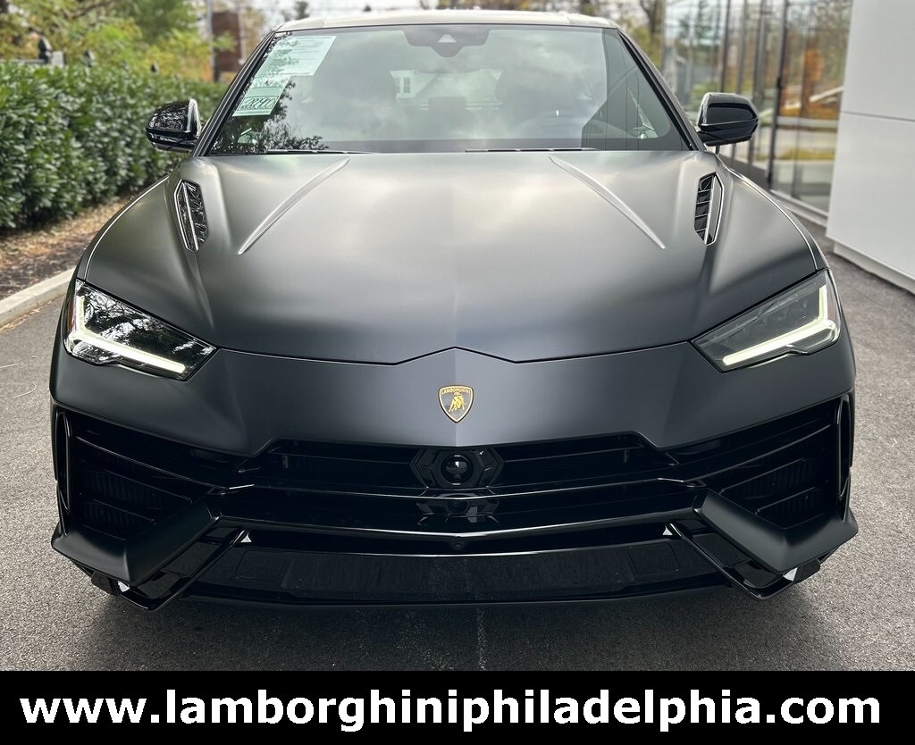 2024 Lamborghini Urus S photo 2