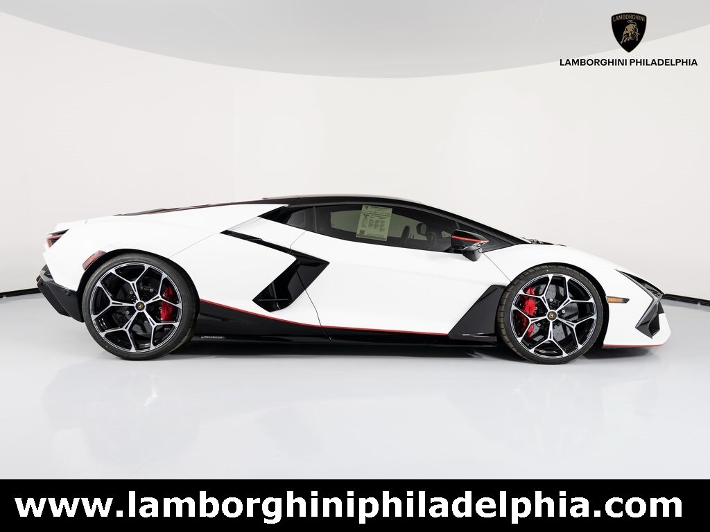 2024 Lamborghini Revuelto photo 4