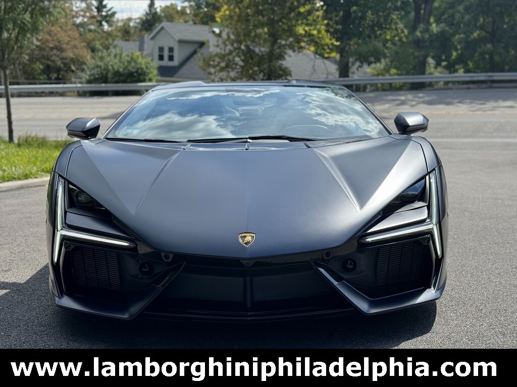 2025 Lamborghini Revuelto photo 2