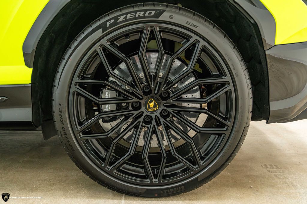 2025 Lamborghini Urus SE - Photo 9