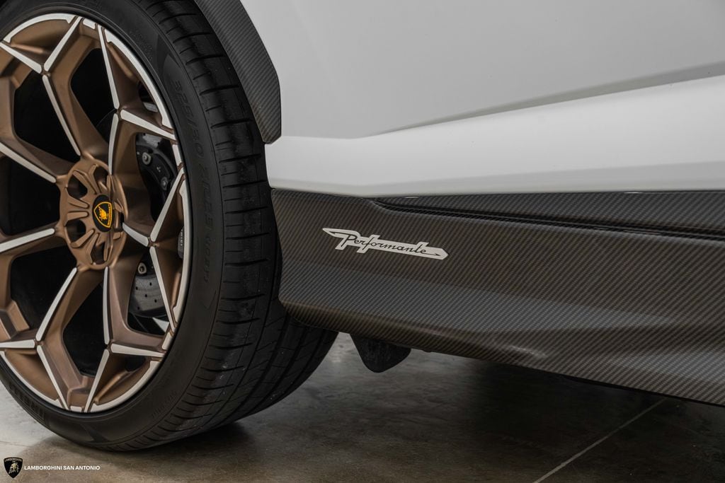 2023 Lamborghini Urus Performante - Photo 10