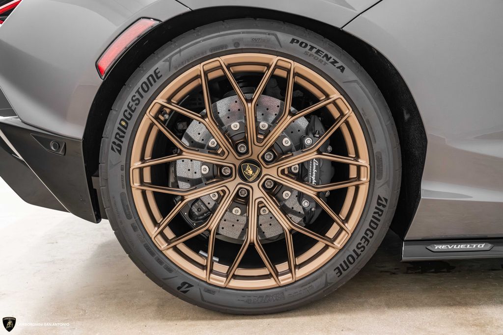 2026 Lamborghini Revuelto Base - Photo 8