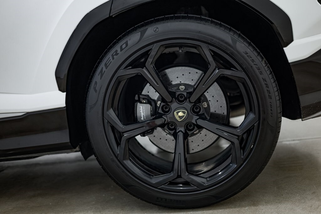 2021 Lamborghini Urus photo 4