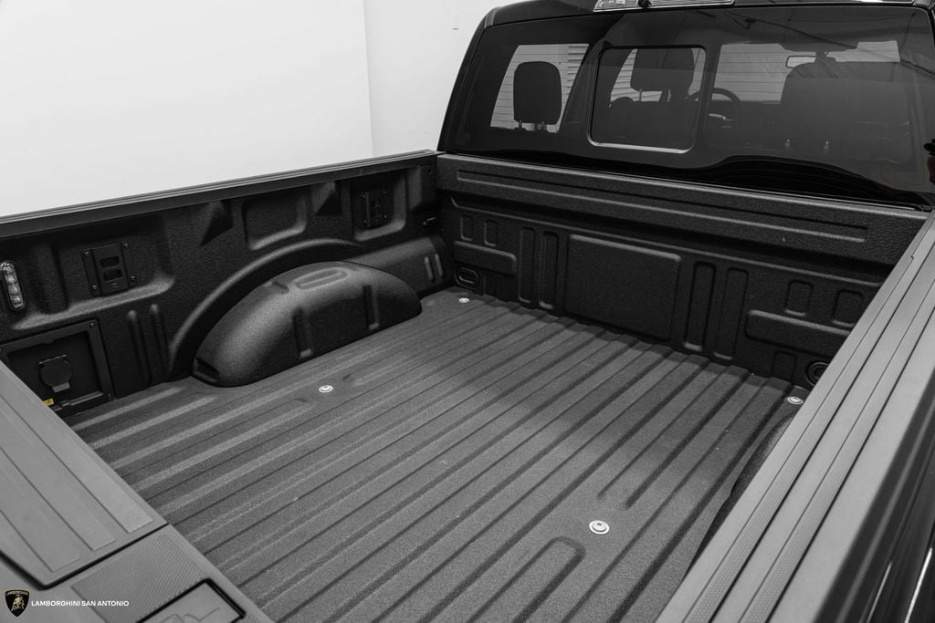 2025 Ford F-150 Raptor - Photo 18