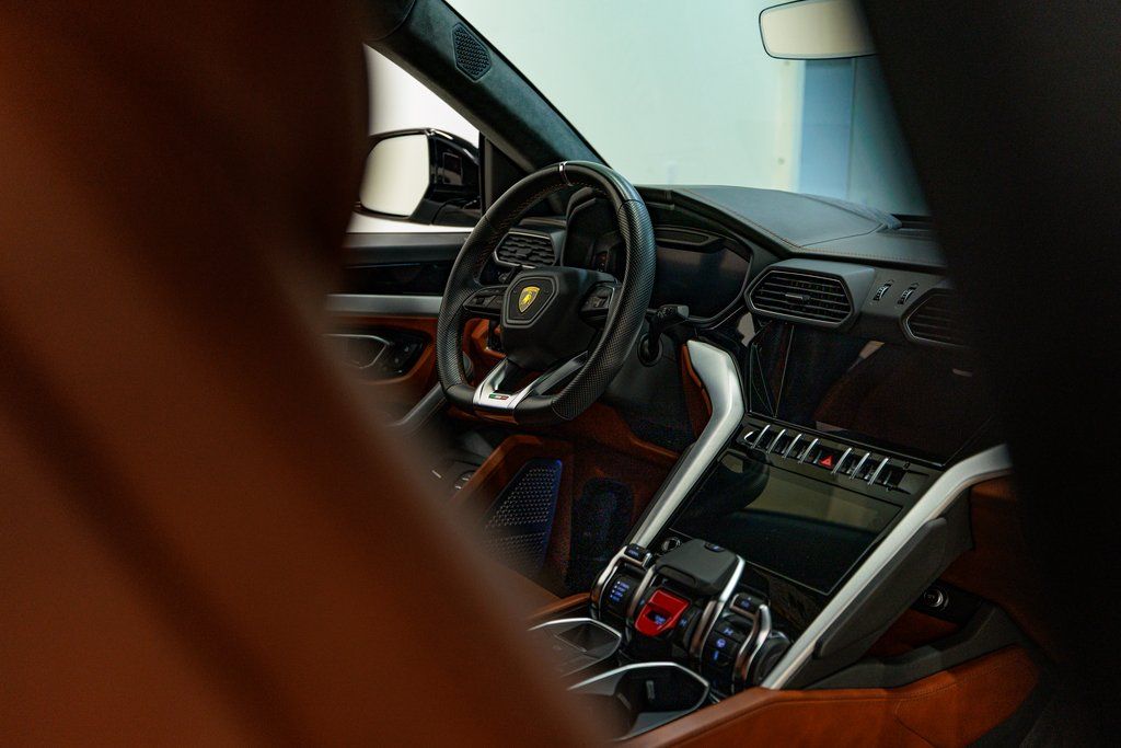 2021 Lamborghini Urus Base - Photo 36