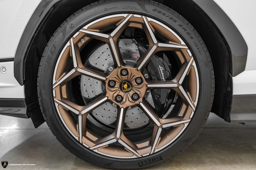 2023 Lamborghini Urus Performante - Photo 6