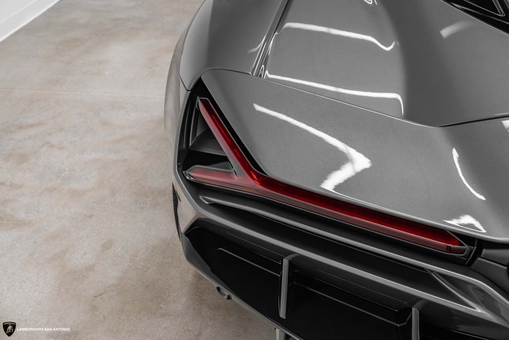 2026 Lamborghini Revuelto Base - Photo 18